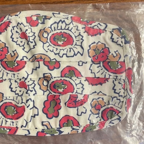NWT Drake's London DRAKES Ivory w/ Paisley Red Olive Pattern Face Mask One Size - Picture 4 of 5